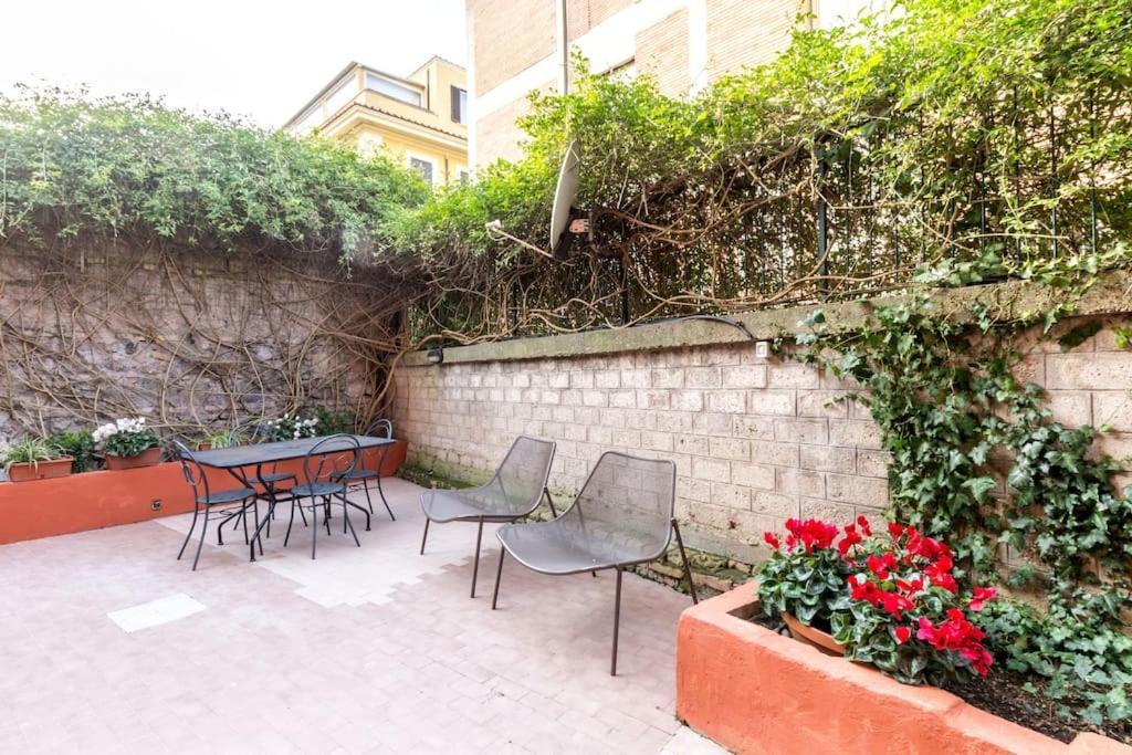 Apartment Il Giardino Di Linda A San Pietro Rome Bagian luar foto